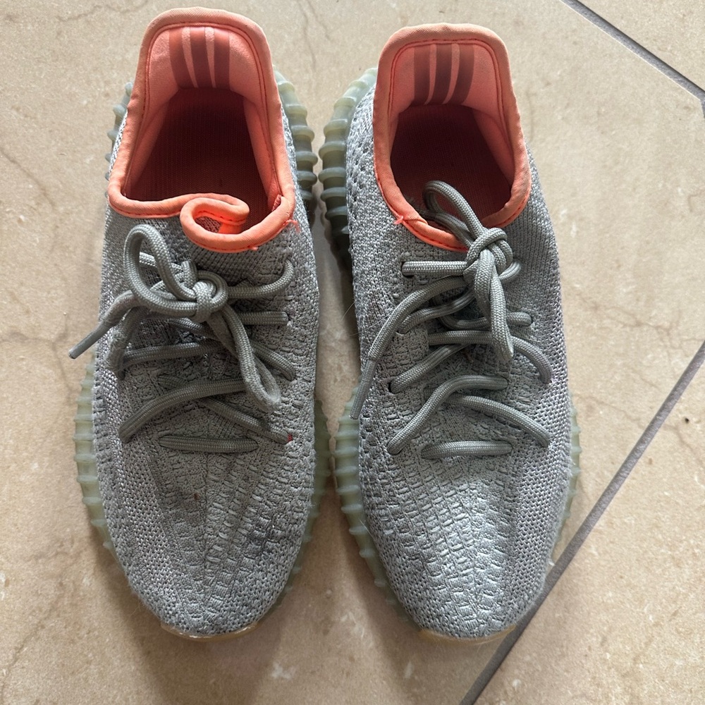 LIKE NEW Kids Yeezys *REAL* Gray and Orange Sneakers